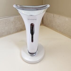 Blumene White Facial Device